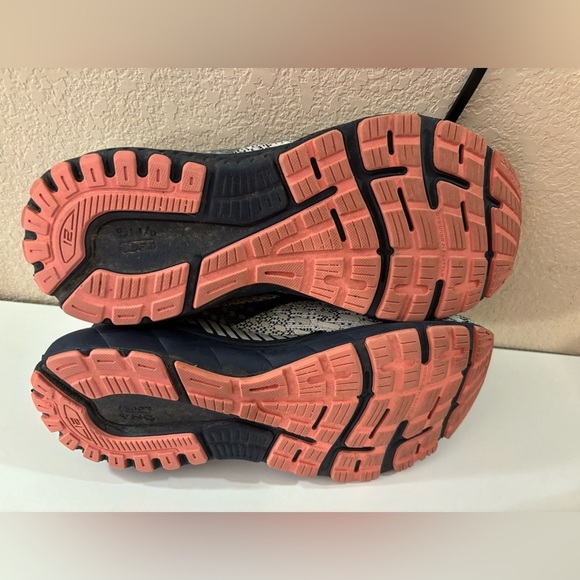 Brooks Adrenaline GTS 21 Running Shoes Navy and White with Salmon Pink Sole 11W - Picture 9 of 9